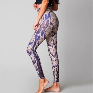 ✨️🐆🐯🐈✨️Niyama Sol JungleCat Barefoot Leggings Xs